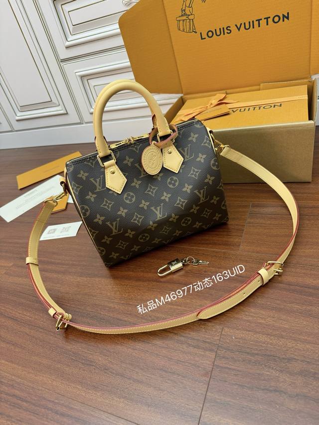 with folding box Lv Carryall underarm bag Lv beauty white tri-color is really be