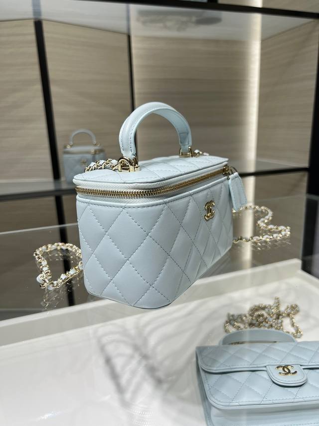 Versace latest fashion simple fashion watch exquisite lady temperament. Wear-res