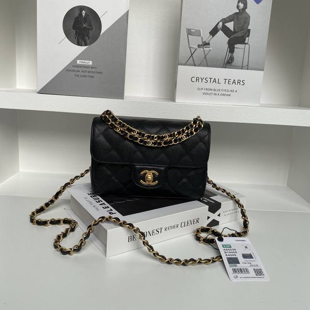 airplane box with pendant LV Louis Vuitton Coussin handbag pillow bag The bag is