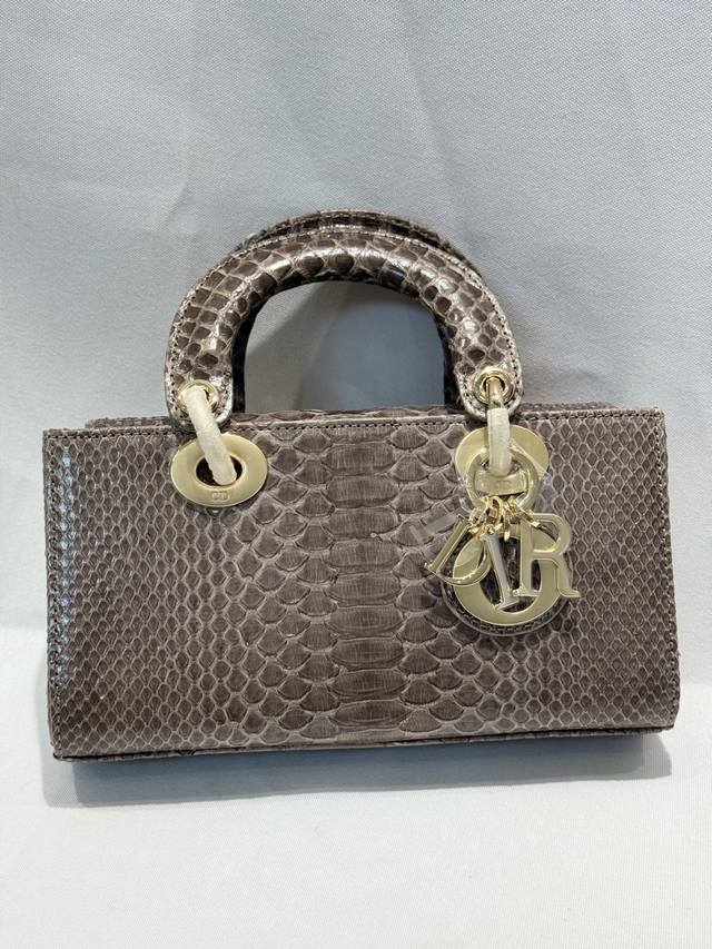 gift box set Dior Saddle Bag Super easy to match all year round Suitable for dai