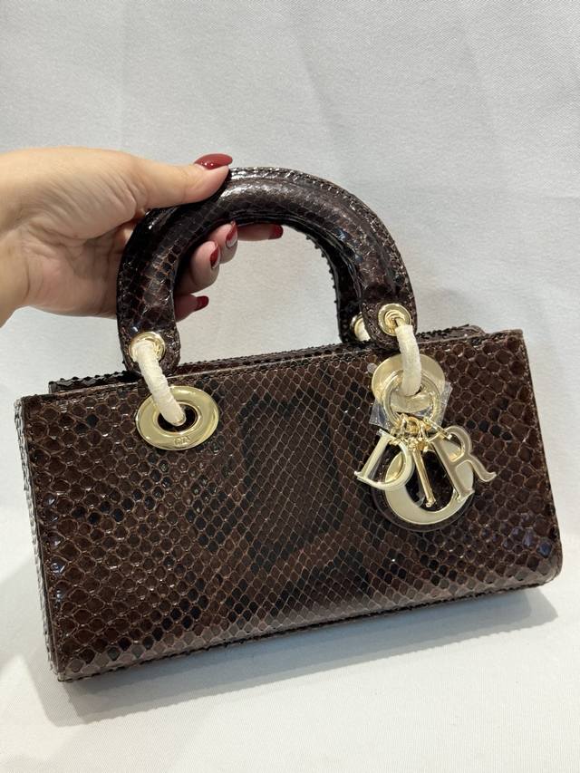 airplane box Chanel Chanel19 sequin bag Let people accidentally fall into a gent