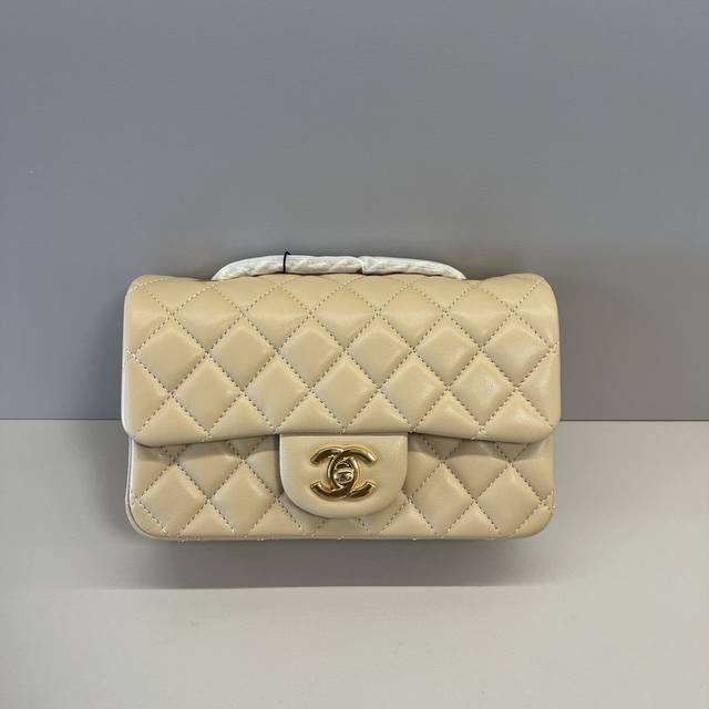 Prada recycled nylon shopping bag, beautiful and practical Super large and light