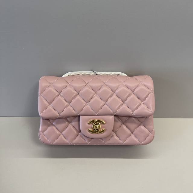 Pure leather. Chanel Chamel launched a travel bag. It can be used as a gym bag,