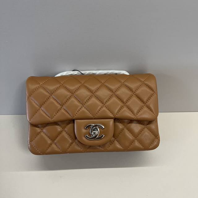 with gift box. Dior Lady D-Joy horizontal version Lady D-Joy inherits the classi