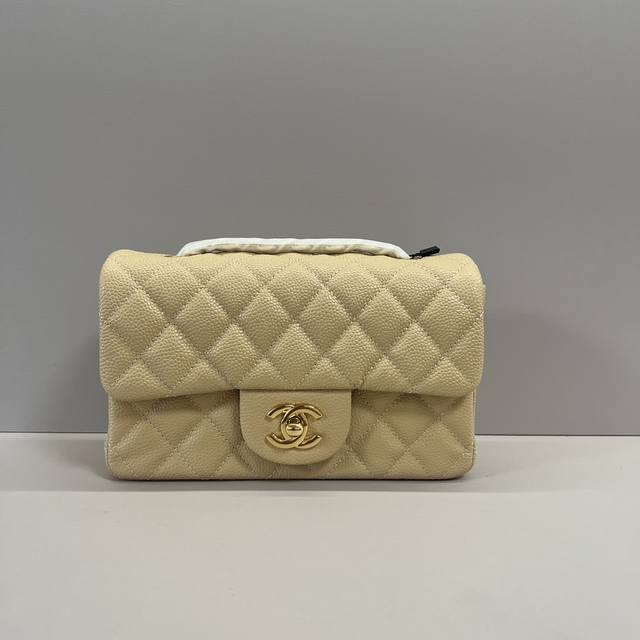 replica original cloth Lv super beautiful denim Capucines As one of Lv's represe