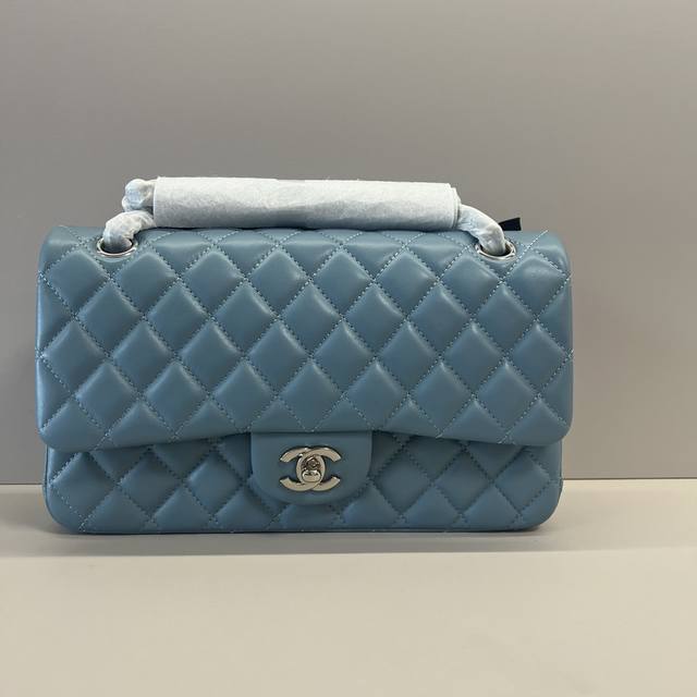 white-gold diamond +50. Classical charm, classic reappearance, new Patek Philipp