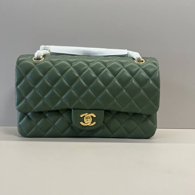 Large, medium and small with folding box Dior Dior Dior bag is so beautiful! The