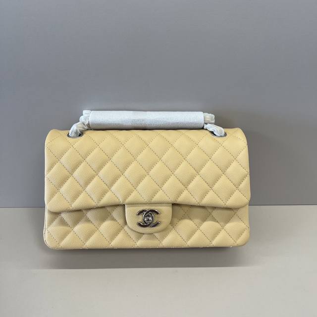 Chanel Componette Tote bag with eye-catching double C logo as decoration You can