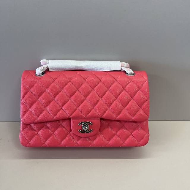 with gift box A new handbag launched by Herm