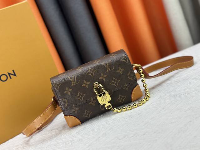 Fendi's new baguette underarm bag Classic and elegant elements are fashionable a