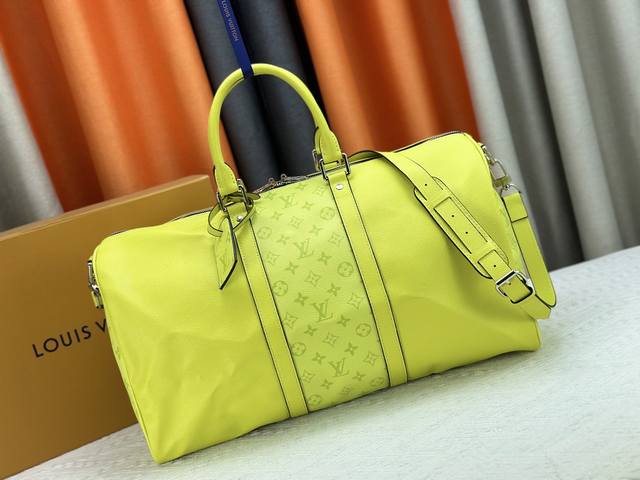 Fendi travel bag A handsome and spacious travel bag Classic design, suitable for