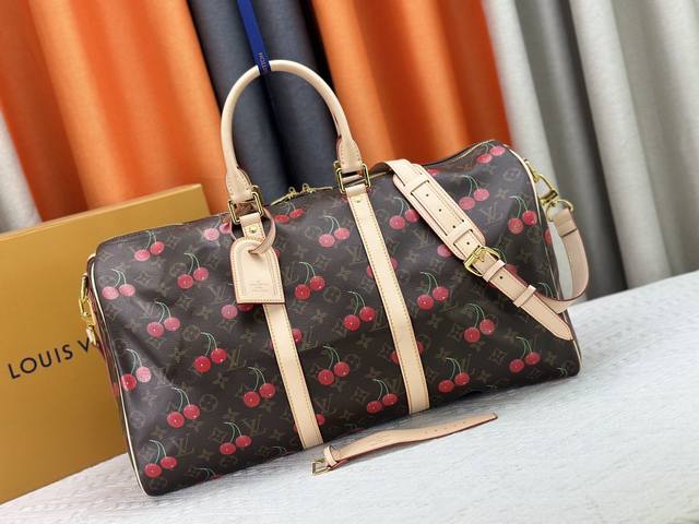 YSL Yves Saint Laurent straw tote bag A must-have raffia item for summer A versa