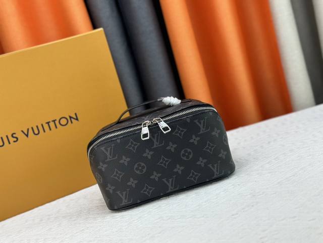 Big Prada shoulder bag I say this is the most beautiful Prada, no one will refut
