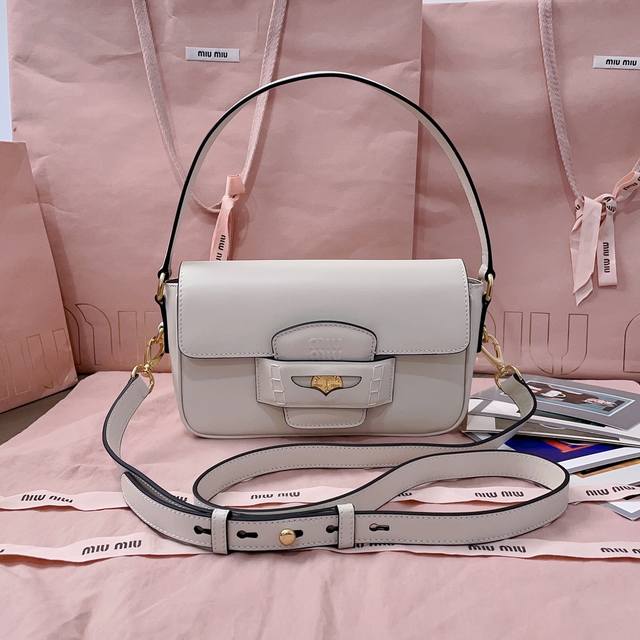 Lv waist bag chest bag new crossbody bag style highlights high-end atmosphere ne