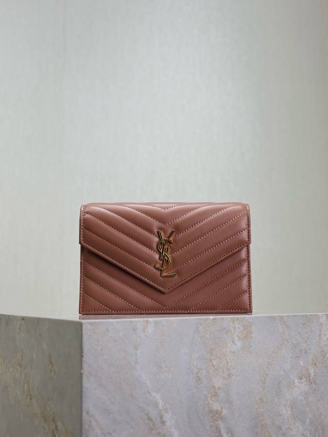 Lv Speedy pillow bag The logo is super attractive The texture and temperament ar