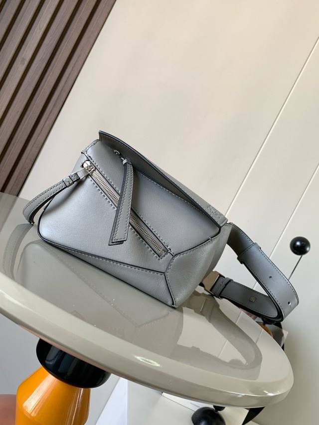 Prada travel bag Prada& Large capacity holiday travel essential One of the must-