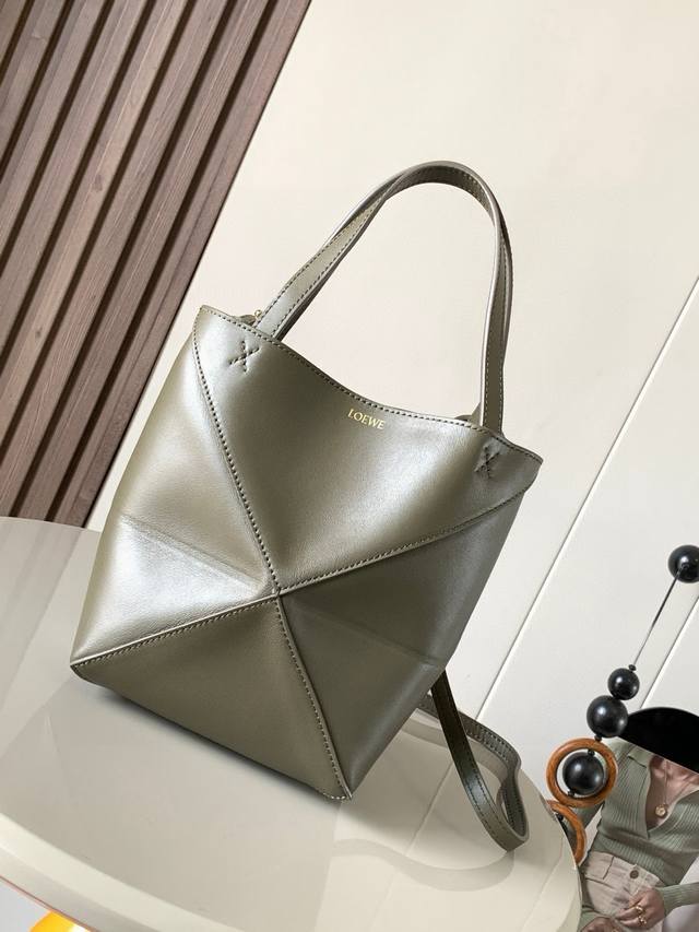 Latest packaging size 21.16 Lv 2025 latest camera bag Comfortable and exquisite