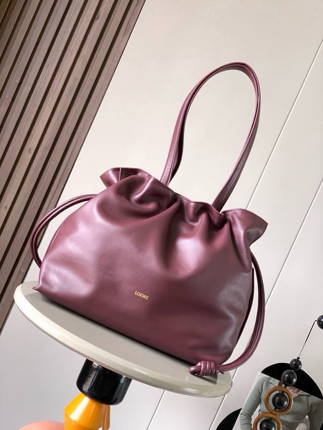 with box Lv square bag This bag is really simple and looks better and better. Th