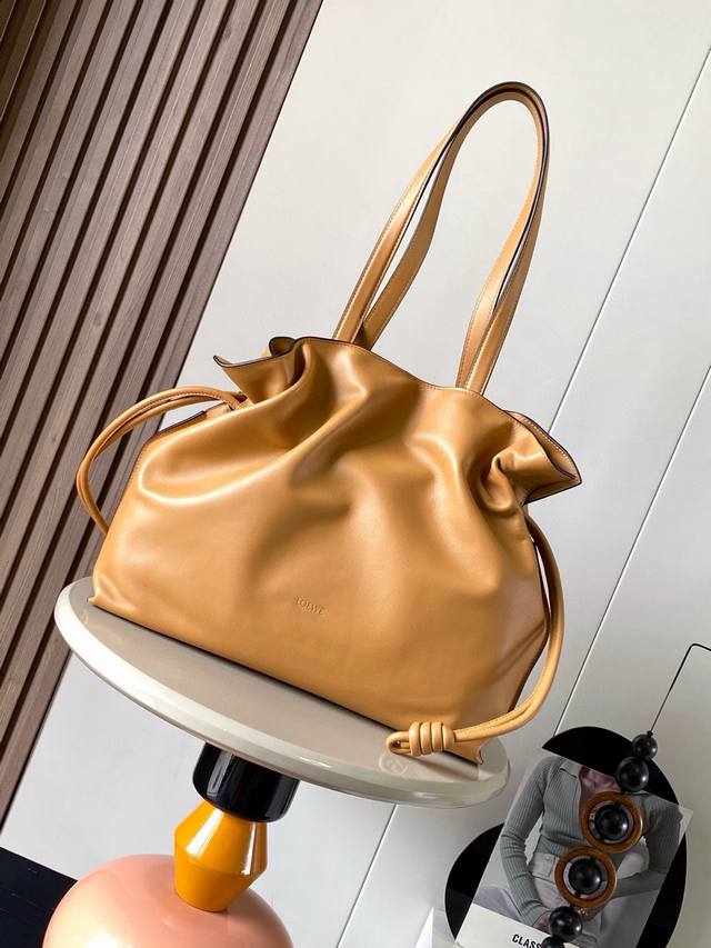 with box Lv square bag This bag is really simple and looks better and better. Th