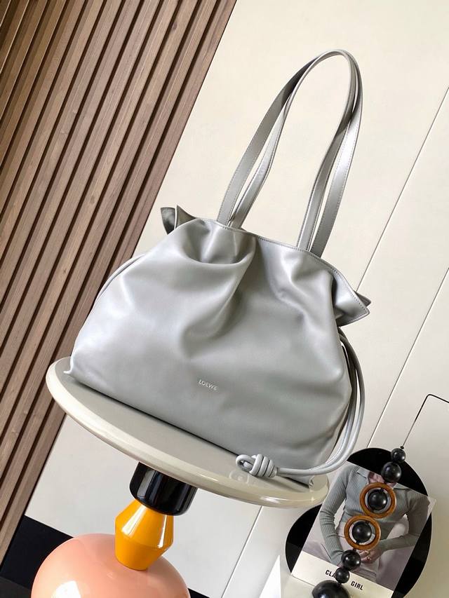 with box Lv square bag This bag is really simple and looks better and better. Th