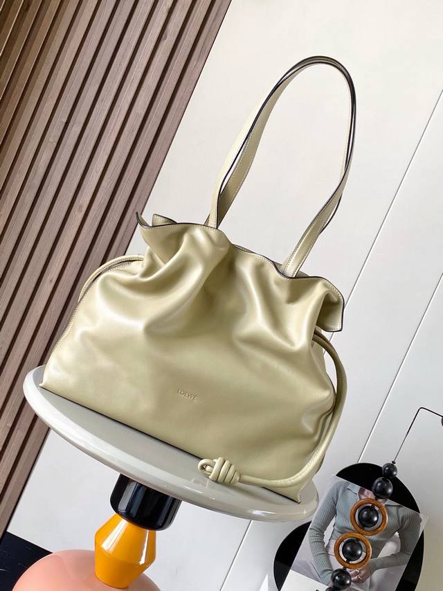 with box Lv square bag This bag is really simple and looks better and better. Th