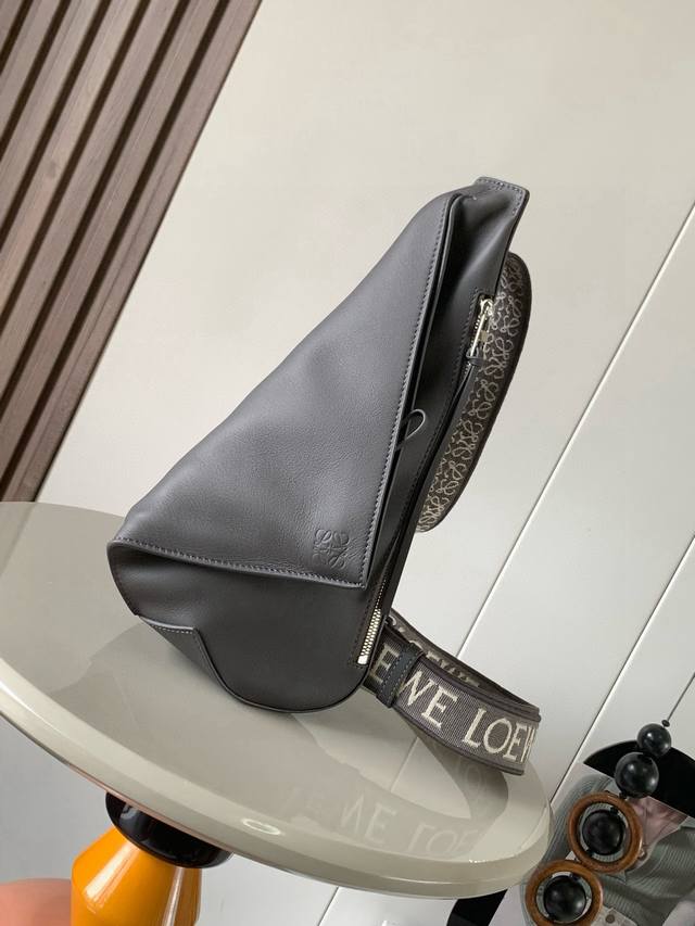 with full duty-free packaging YSL Saint Laurent Sunset bag is a timeless style,