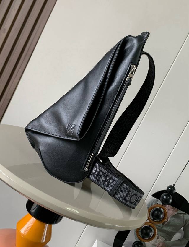 with full duty-free packaging YSL Saint Laurent Sunset bag is a timeless style,