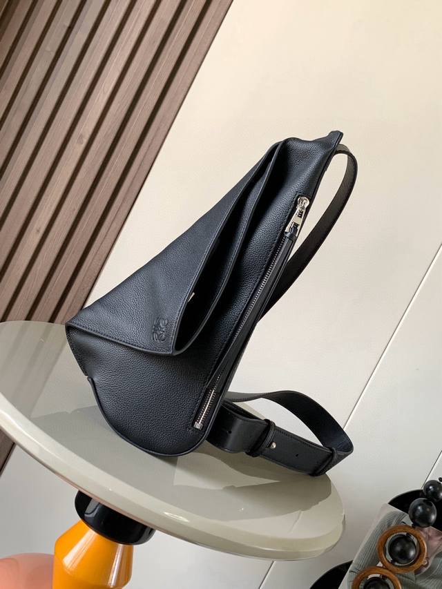 with gift box Dior waist bag chest bag The new crossbody bag style highlights th