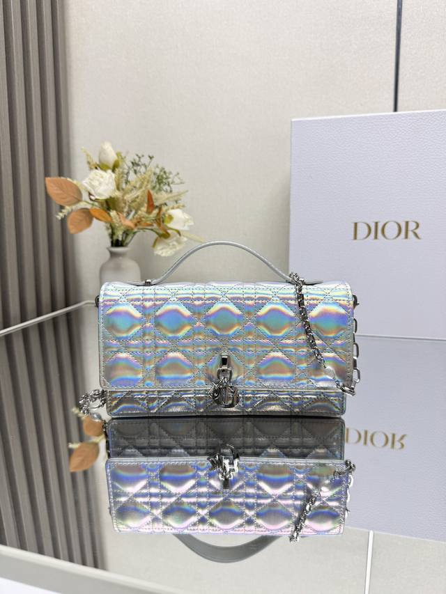 with folding box Miu Miu Miumiu bowling briefcase The bag is just sweet enough!
