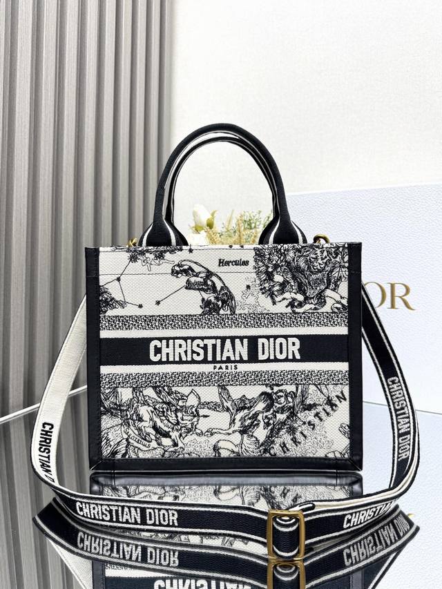 Steel hardware full gift box Size: 18*12 Lv white tri-color baguette bag hand-he