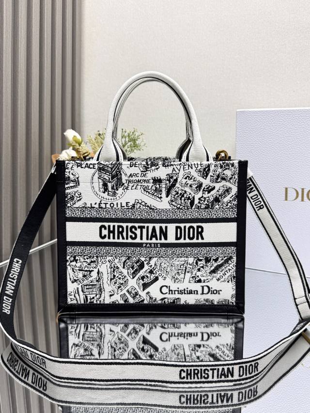 Small size Lv new Carryall compared to the Iv new product launched in March, it