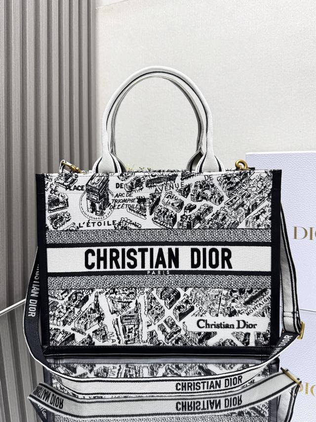 Large size Lv new Carryall compared to the Iv new product launched in March, it