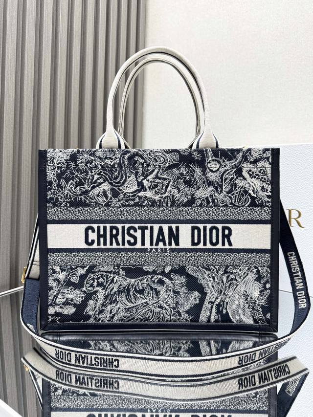 Three-grid sheepskin full gift box Size: 17*15 Dior Lady Dior rattan pattern Pri