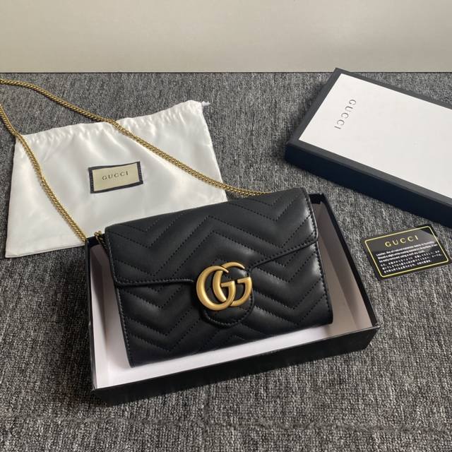 Lv new backpack Full of aura and high value First choice for daily outings A mus