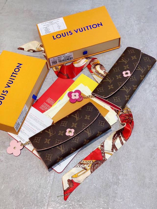 Louis Vuitton Lv Louis Vuitton sneakers New Lv Trainer latest color sports shoes