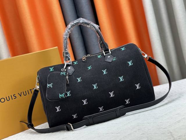 Chip version Lv Men's messenger bag Voyager messenger bag The structure and acce