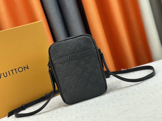 chip version Lv Louis Vuitton denim pillow bag denim series fashionable and vers