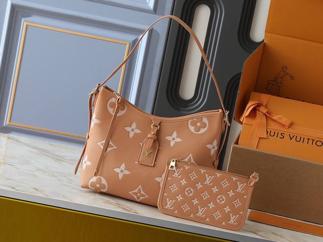 with folding box Coach Field Tote The texture is very high-end The capacity is s