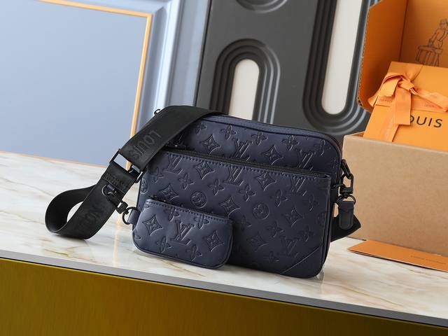 Lambskin silver buckle Cf Chane*-Cf classics are the must-haves in all seasons.