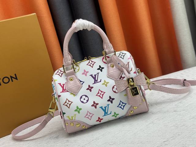 New Carryall Bb Catfish whiskers and big gold chain are so apt. Lv with gold cha