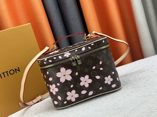 Full set packaging Size: 18*12Cm Coach Mini Pillow Bag New Product Super cute mi