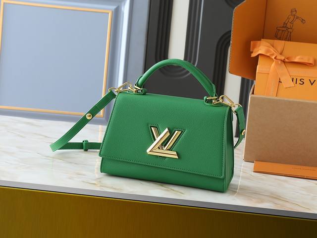 Ysl Saint Laurent 25Ss new woven series is here, love the beach style wooden bea