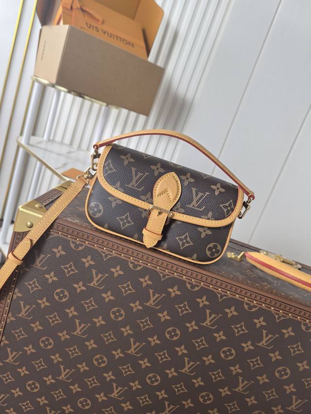 Original version of cowhide Lv Speedy pillow bag The lining is the same as the c