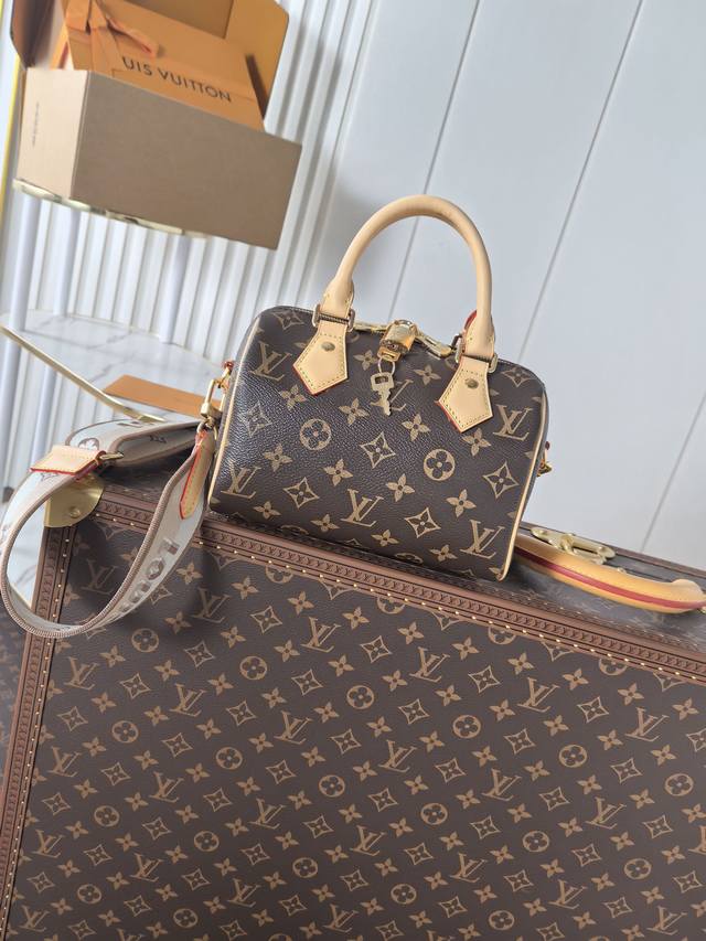 Original cowhide Counter-matched gift box packaging Lv Onthego new jungle bag On