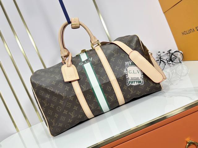 Fendi Mamma Baguette Bag Come and get a relaxed and gentle commuter bag Textured