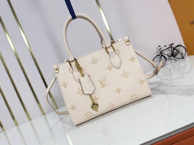 I say this is the most beautiful basket of Celine, no one will disagree, I reall