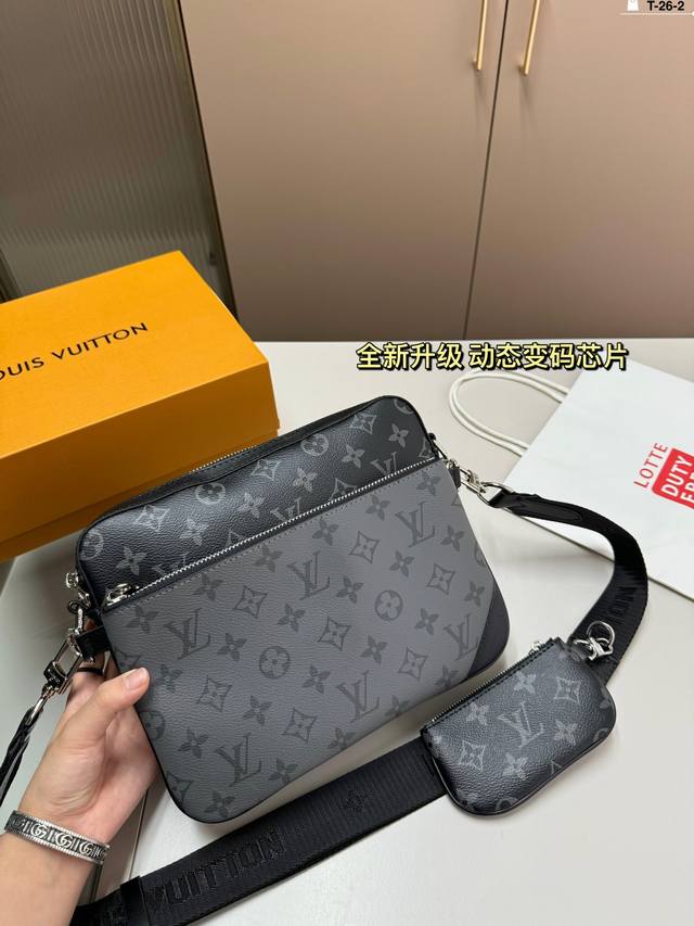 Original picture This pair of Nb530Miumiu children's sandals is not only stylish
