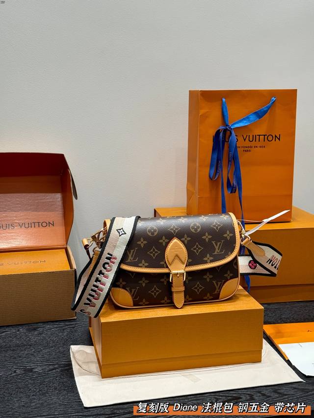 with box Size: 25*18Cm small 41*24Cm large Miumiu2025 spring and summer series b