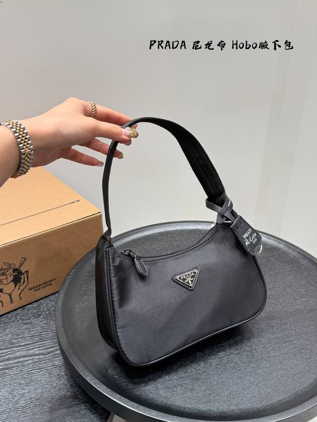 No box Size: 31*25Cm It's spring! New styles are ready Used Chanel denim shoppin