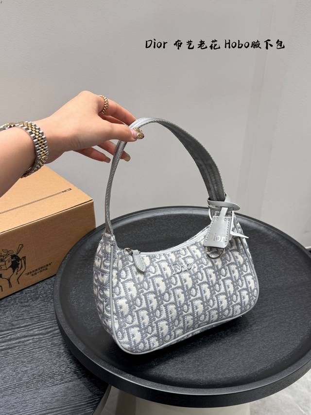 with box Size: 24*21Cm The new Dior bag messenger bag! Who can resist this! Clas
